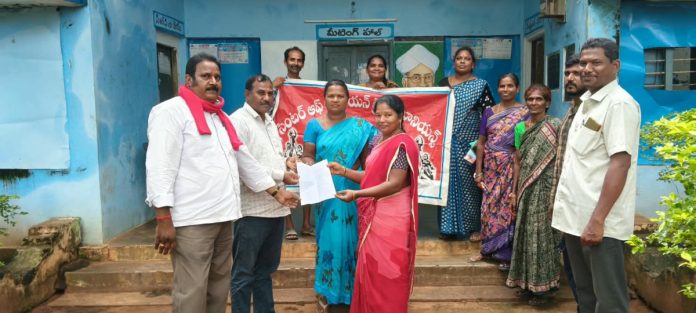 మధ్యాహ్న భోజన కార్మికుల బకాయిలు చెల్లించాలి