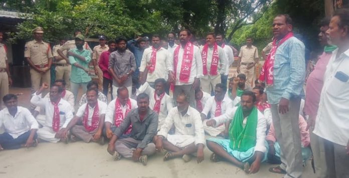 సాగునీరు విడుదల చేయాలని సీపీఐ(ఎం) ధర్నా