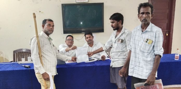 అక్రమంగా పట్టా చేయించుకున్న వ్యక్తిపై చర్యలు తీసుకోవాలి