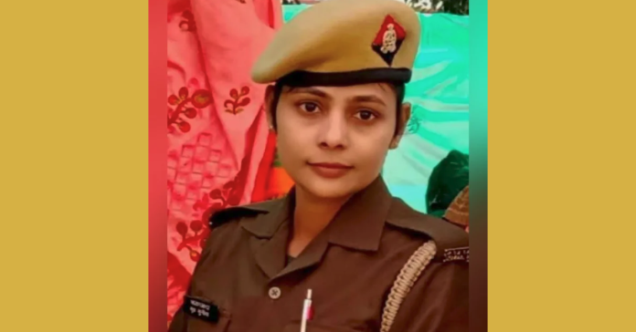 తుపాకీ పేలి డ్యూటీలో ఉన్న కానిస్టేబుల్ మృతి