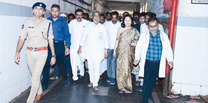 ఆదిలాబాద్ రిమ్స్లో అగ్ని ప్రమాదం