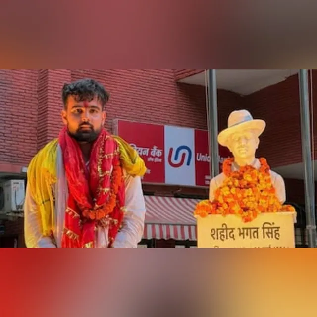 ఢిల్లీ యూనివర్సిటీ ఎన్నికల్లో బస్ కండక్టర్ కొడుకు విజయం