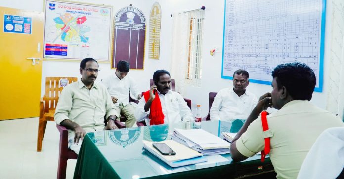జూరాల వద్ద రైతుల ఆందోళన..సీపీఐ(ఎం) రాష్ట్ర కార్యదర్శి జాన్ వెస్లీ అరెస్టు