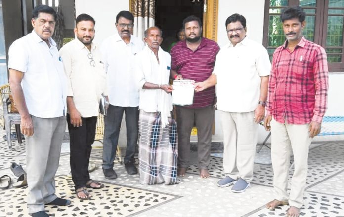 పాలకుల విధానాలతో వ్యవసాయరంగం కుదేలు