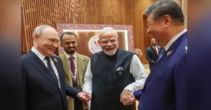 Modi, Putin, and Jinping on the BRICS stage... Photo goes viral!