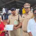 geetha-presents-a-check-of-5-lakhs-to-the-workers-family