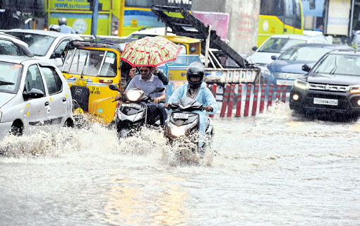 Moderate rain at several places in Hyderabad
