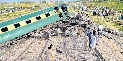 Train derailed in Pakistan
