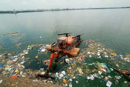 waste-disposal-process-has-started-in-hussainsagar