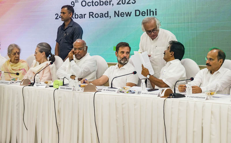 CWC for Caste Census Unanimous support New Delhi: Congress President Mallikarjun Kharge with party leaders Sonia Gandhi, Rahul Gandhi, KC Venugopal, Jairam Ramesh, Adhir Ranjan Chowdhury and Ambika Soni during the Congress Working Committee meeting at the AICC Headquarters, in New Delhi, Monday, Oct. 9, 2023. (PTI Photo/Manvender Vashist Lav)(PTI10_09_2023_000040B)