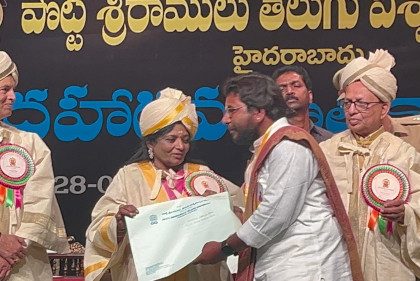 gold-medal-award-to-a-student-of-ryagatlapalli