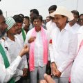 kcr-inspected-the-dried-crops-in-mugdumpur