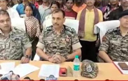 30-maoists-who-surrendered-before-the-police