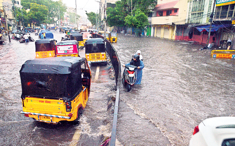 In Hyderabad heavy rain