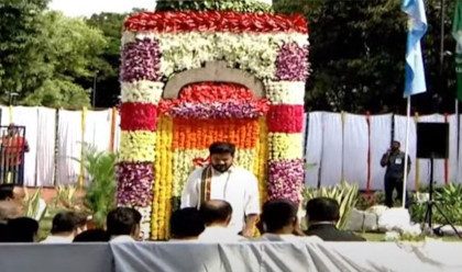 cm-revanth-reddy-pays-tribute-to-martyrs-stupa