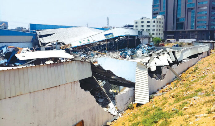 Hydra lashes out at illegal constructions