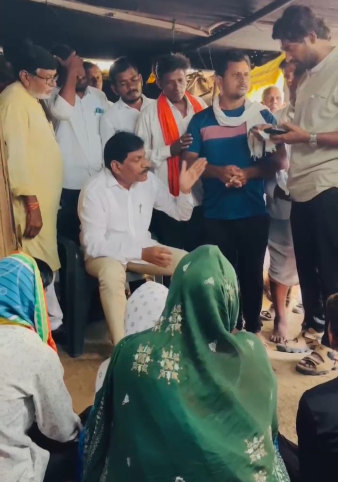 Former MP Bibi Patil visited the victims' families and provided financial assistance.