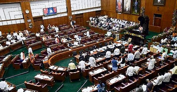 The average working hours of the legislatures in the country are 20 days.