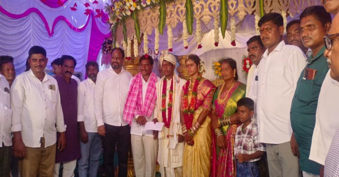 Busireddy Pandana blessed the bride and groom.