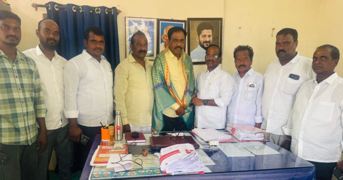 Congress leaders who met Tahsildar