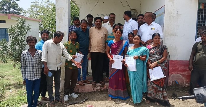 Distribution of Indirammas house papers..