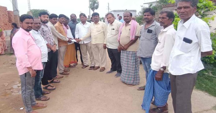 Financial assistance to the farmers family..