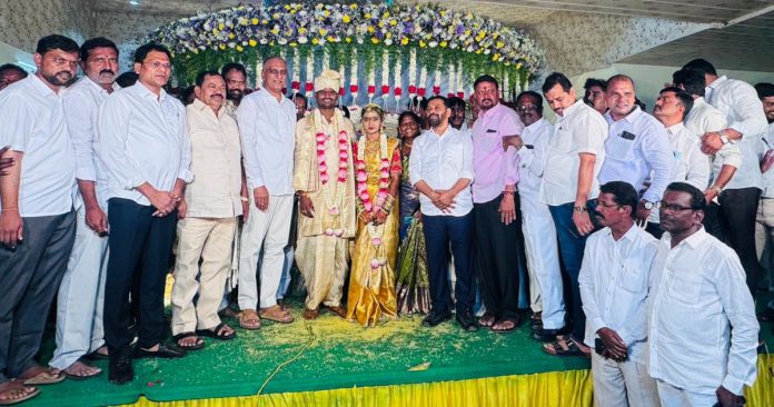 Former Minister Hanish Rao attended the wedding ceremony...