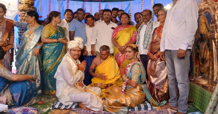 Former ZP chairperson attends wedding ceremony