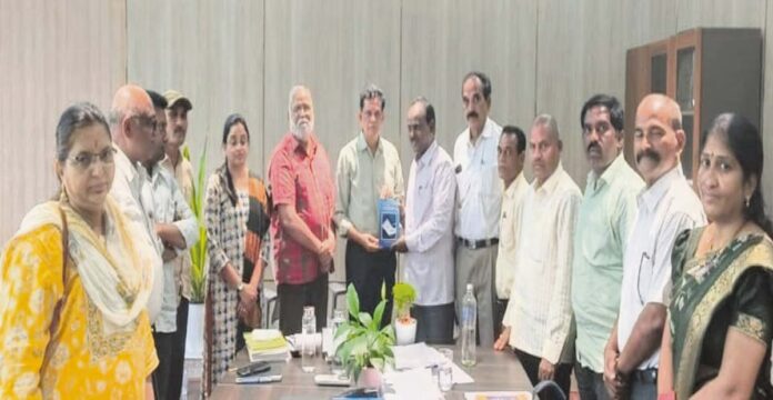 Contribute to the development of government junior colleges
