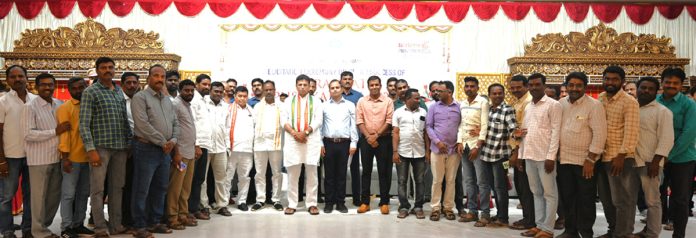 A slight look at journalists at the Pushkara awards