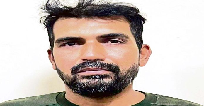 Pakistan hands over jawan to India