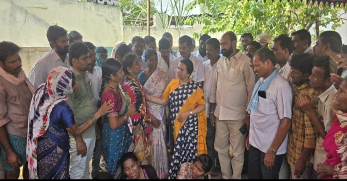 'Jhansi Reddy' visits Kishan Naik's family