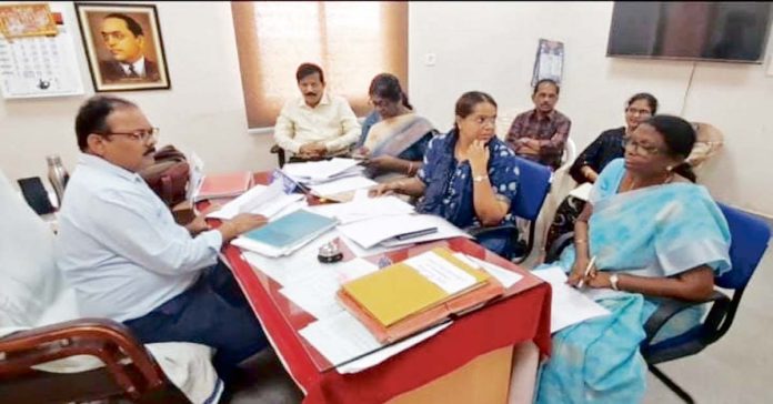 State team inspects district medical and health department office