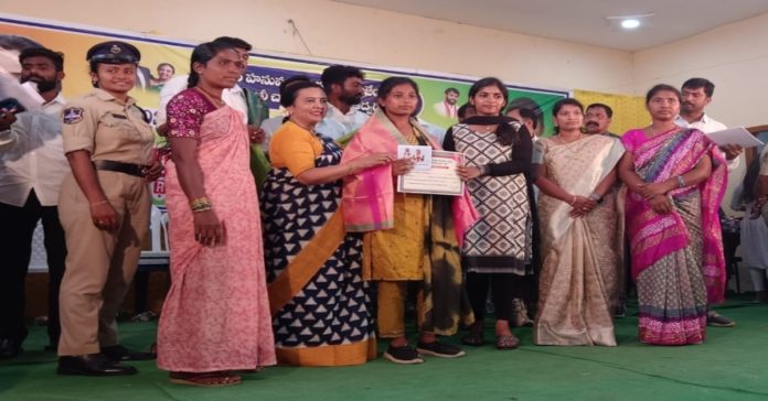 MLA honours students..