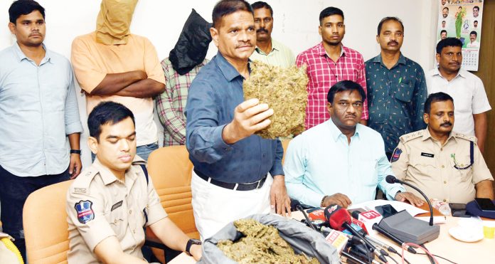 106 kg of marijuana seized