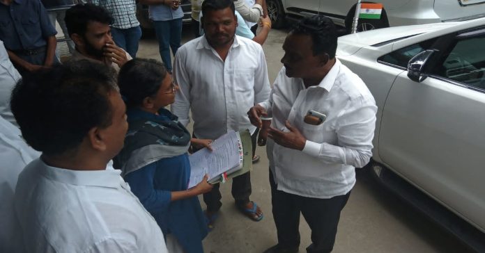 Mahender Reddy meets Meenakshi Natarajan