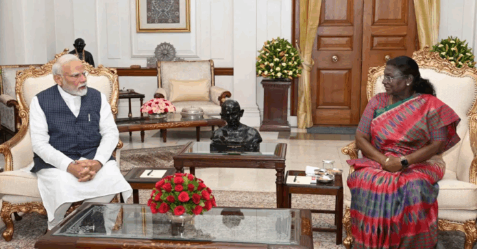 Prime Minister Modi meets the President..