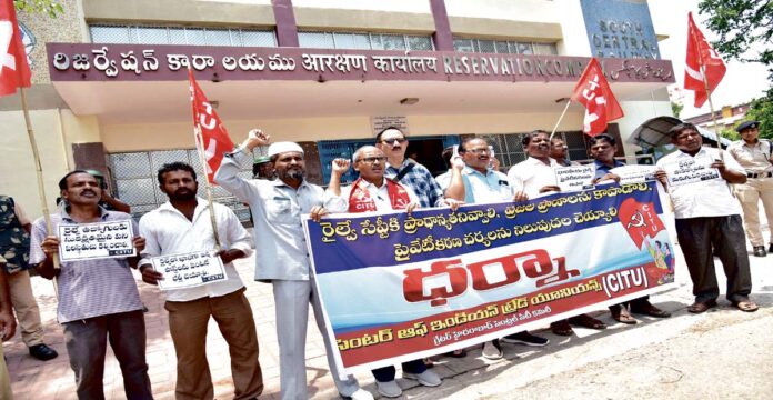 Railways privatization efforts should be stopped