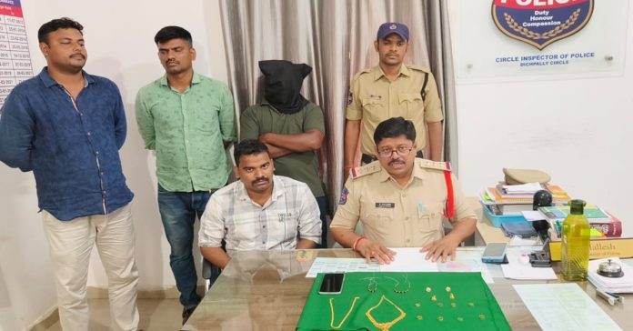 Robbery gang leader arrested..