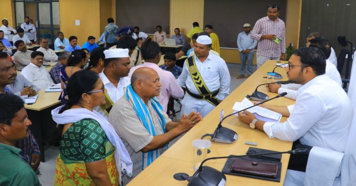 Special attention should be paid to public service applications.