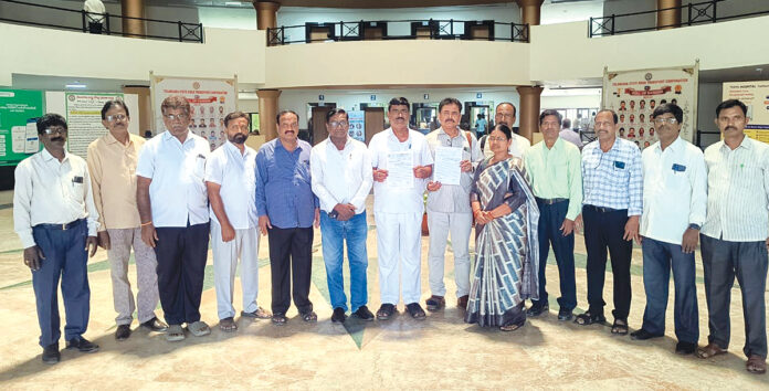 4 లేబర్‌ కోడ్‌లను రద్దు చేయాలి