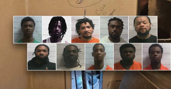 10 prisoners escape from US prison