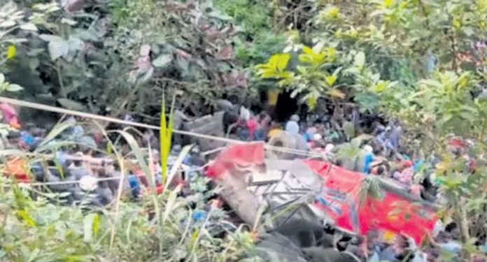 కొండపై నుంచి జారిపడిన బస్సు