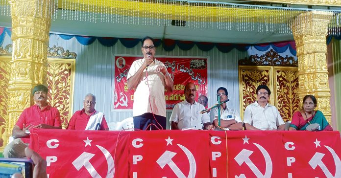 The Centre should declare its stance on the war.