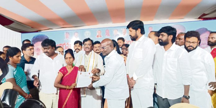 Despite lakhs of crores in debt, 'welfare' is being implemented