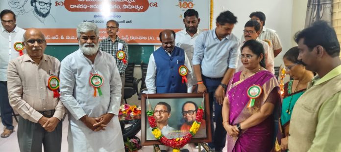 Literary heroes Dasarathi and Arudra