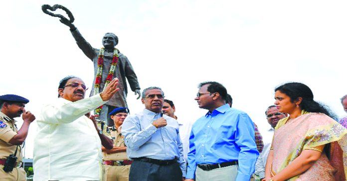 Today is the victory ceremony of the farmer's assurance.