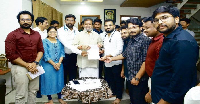Minister Damodar's discussions with junior doctors are successful