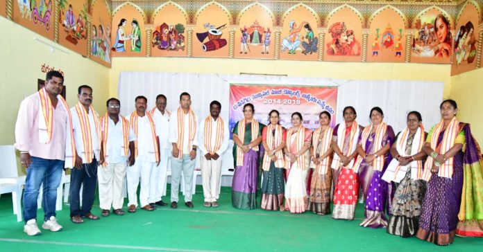 A gathering of former councilors..
