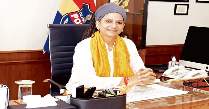 Charusinha assumes charge as CID chief